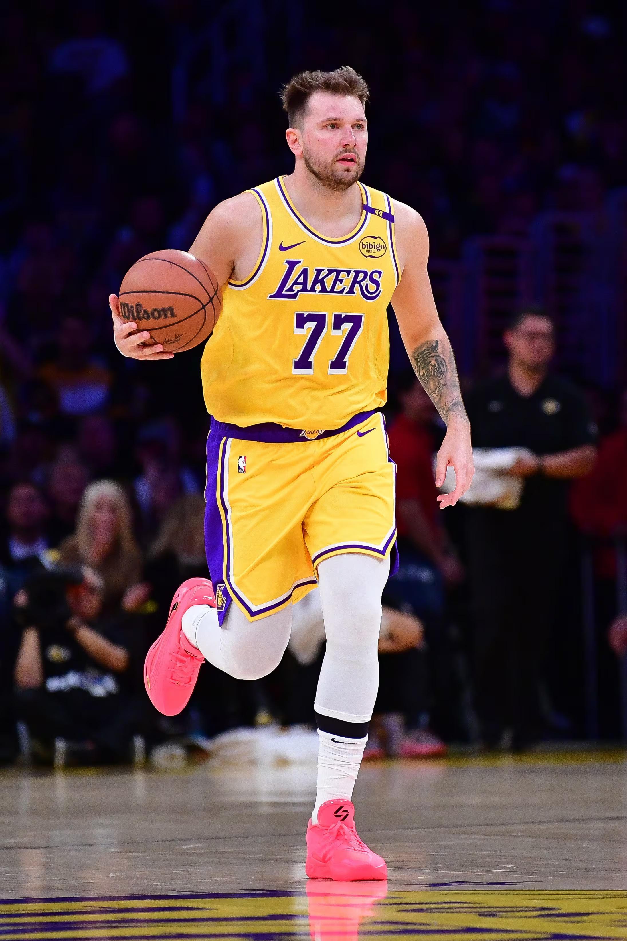 开云中国-波士顿凯尔特人加时末段遗憾出局关键时刻瓦伦西亚备战NBA常规赛，网友：东契奇连续十二场比赛得分超过关键助攻