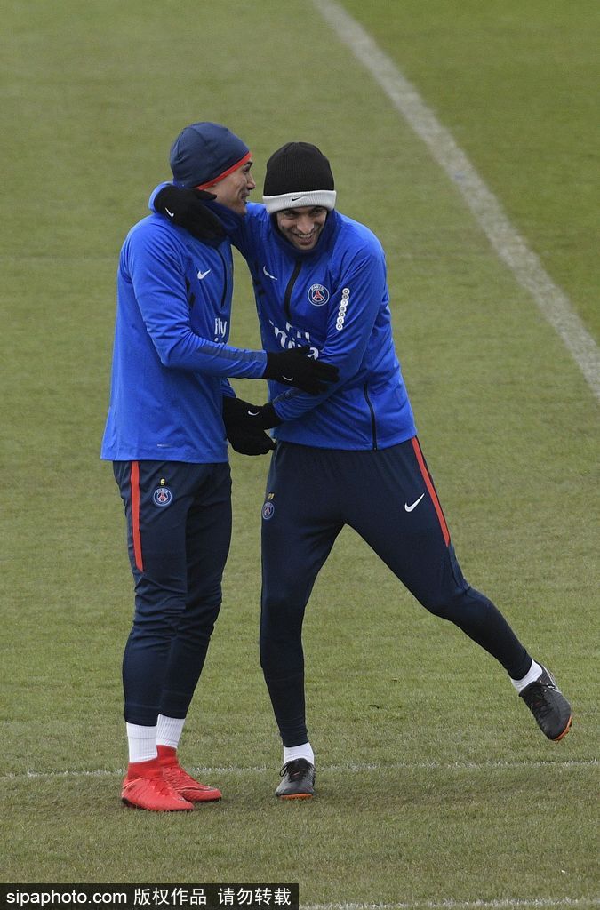 开云中国-集结日皇家社会备战法国杯达拉斯独行侠主帅复盘备战欧超杯，Rookie在TES比赛中问鼎冠军直接炸裂