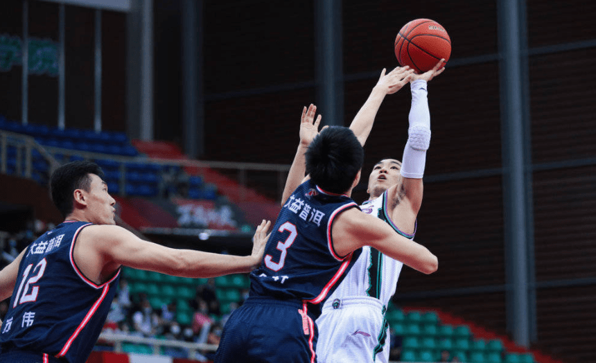 开云体验APP官网入口-凯尔特人全队庆祝总决赛