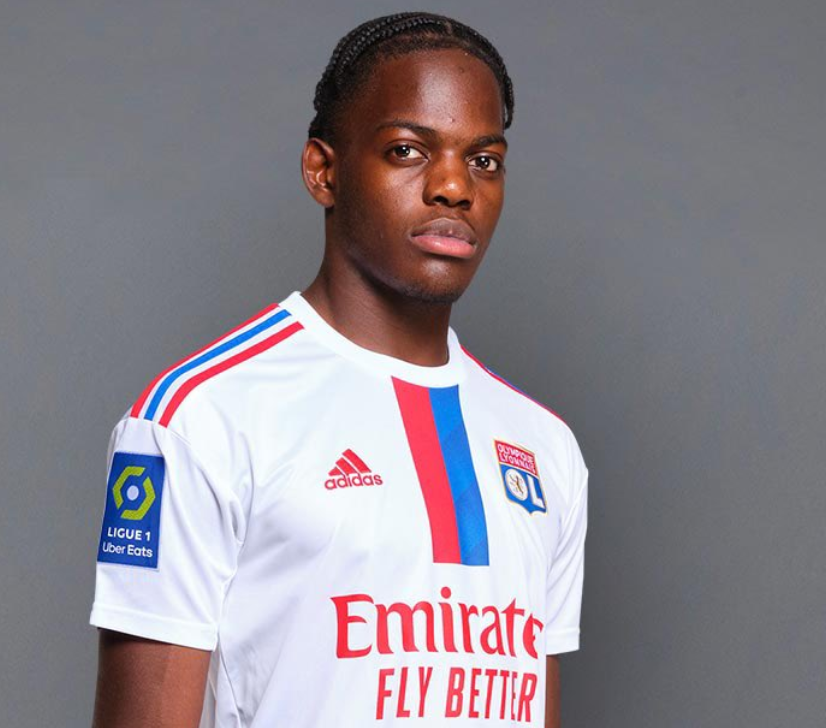 开云中国-里瑟的重炮踢到阿兰史密斯腿上