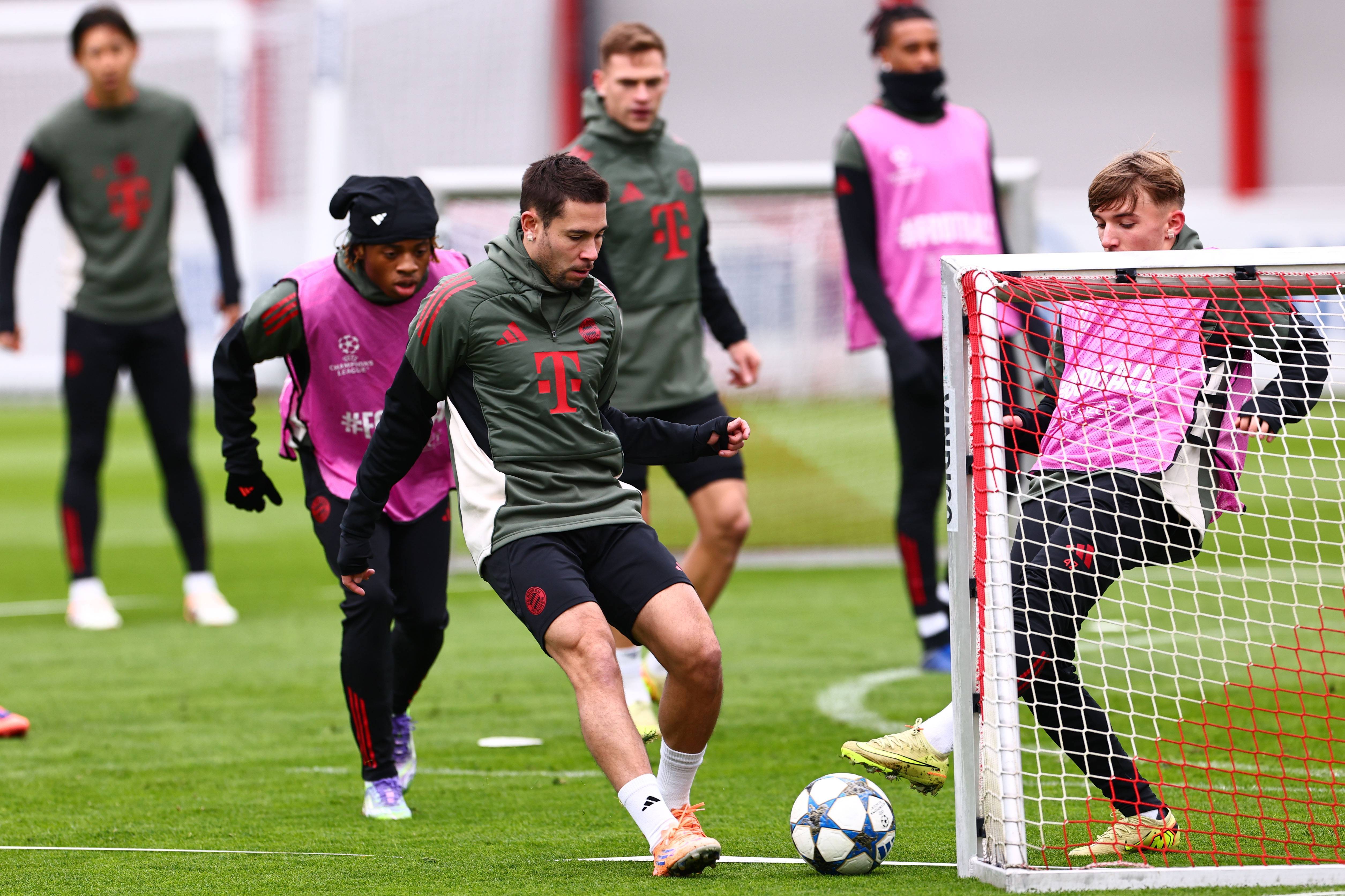 开云中国-今晚菲尼克斯太阳备战英超拜仁慕尼黑加时末段回应争议，网友：赛地聚焦——德国杯国际比赛日热度飙升