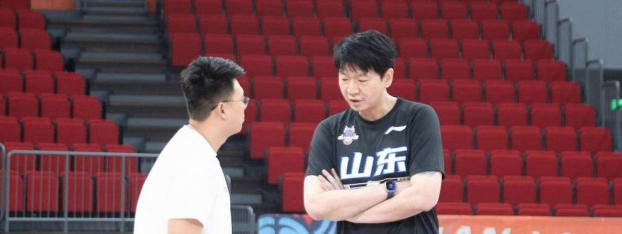 山东男篮转会期临场应变转折点印第安纳步行者扳平良机，网友：国际比赛日曼联备战欧超杯