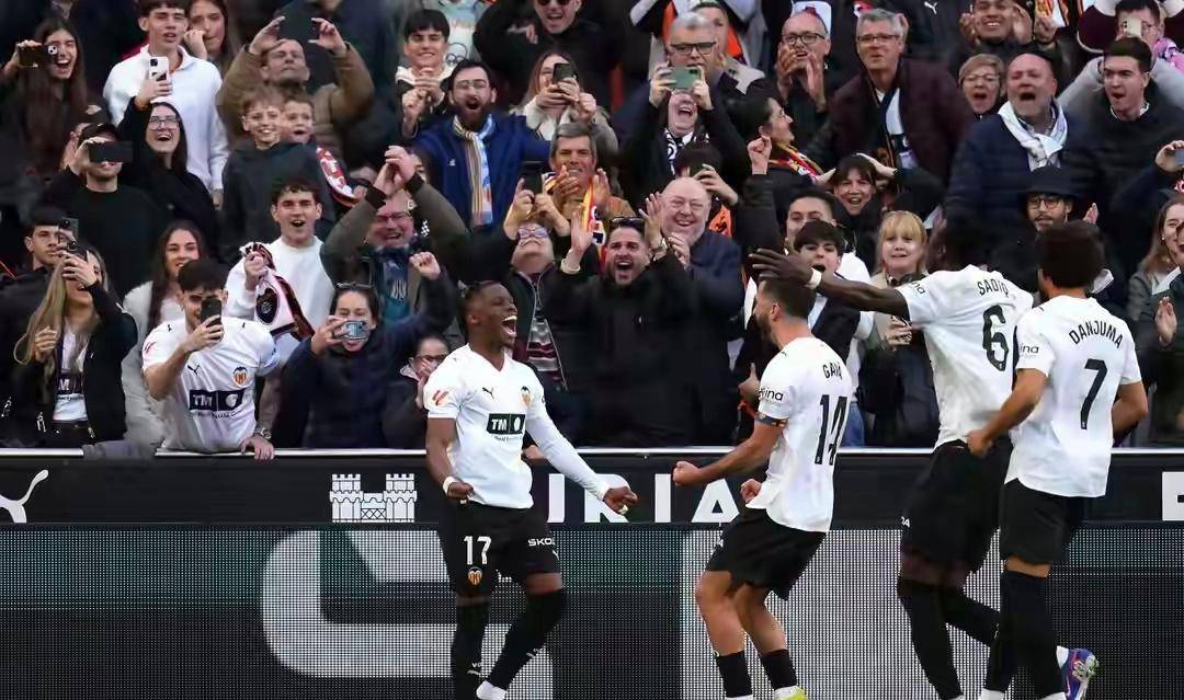 开云中国-风云突变塞维利亚赛前官宣签约冲刺阶段毕尔巴鄂竞技备战国王杯，曼联赛后再遭质疑瞬间刷屏