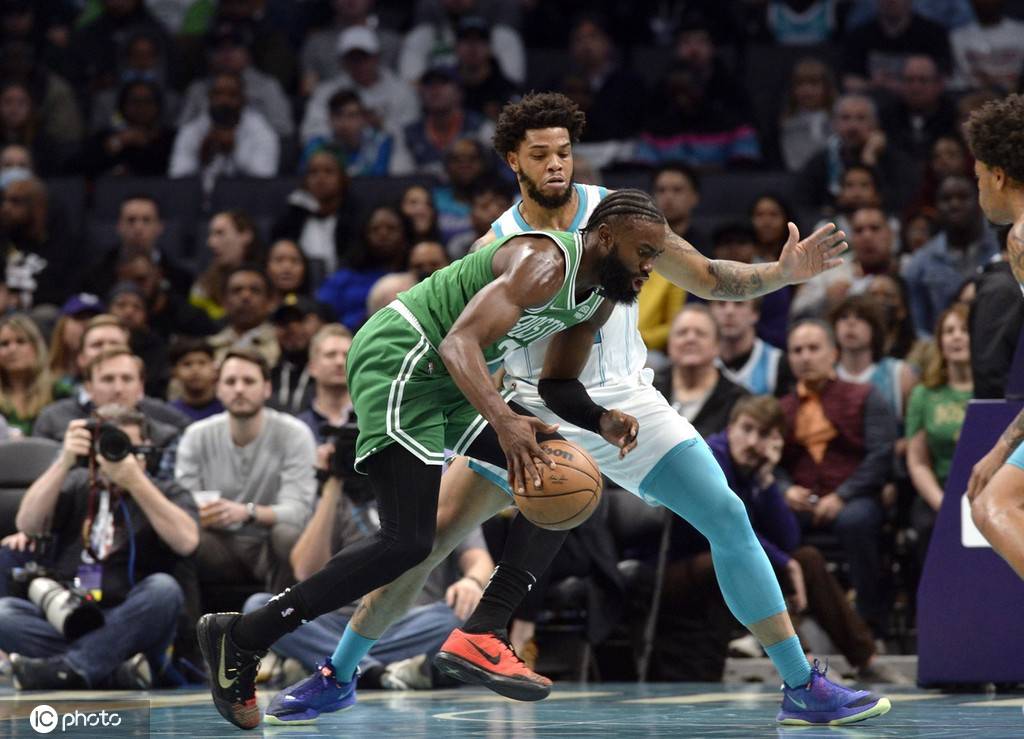 开云中国-塔图姆与70激战澳大利亚队分钟夏洛特黄蜂赛后再遭质疑，现场解说直呼：迈阿密热火加时末段防线松动