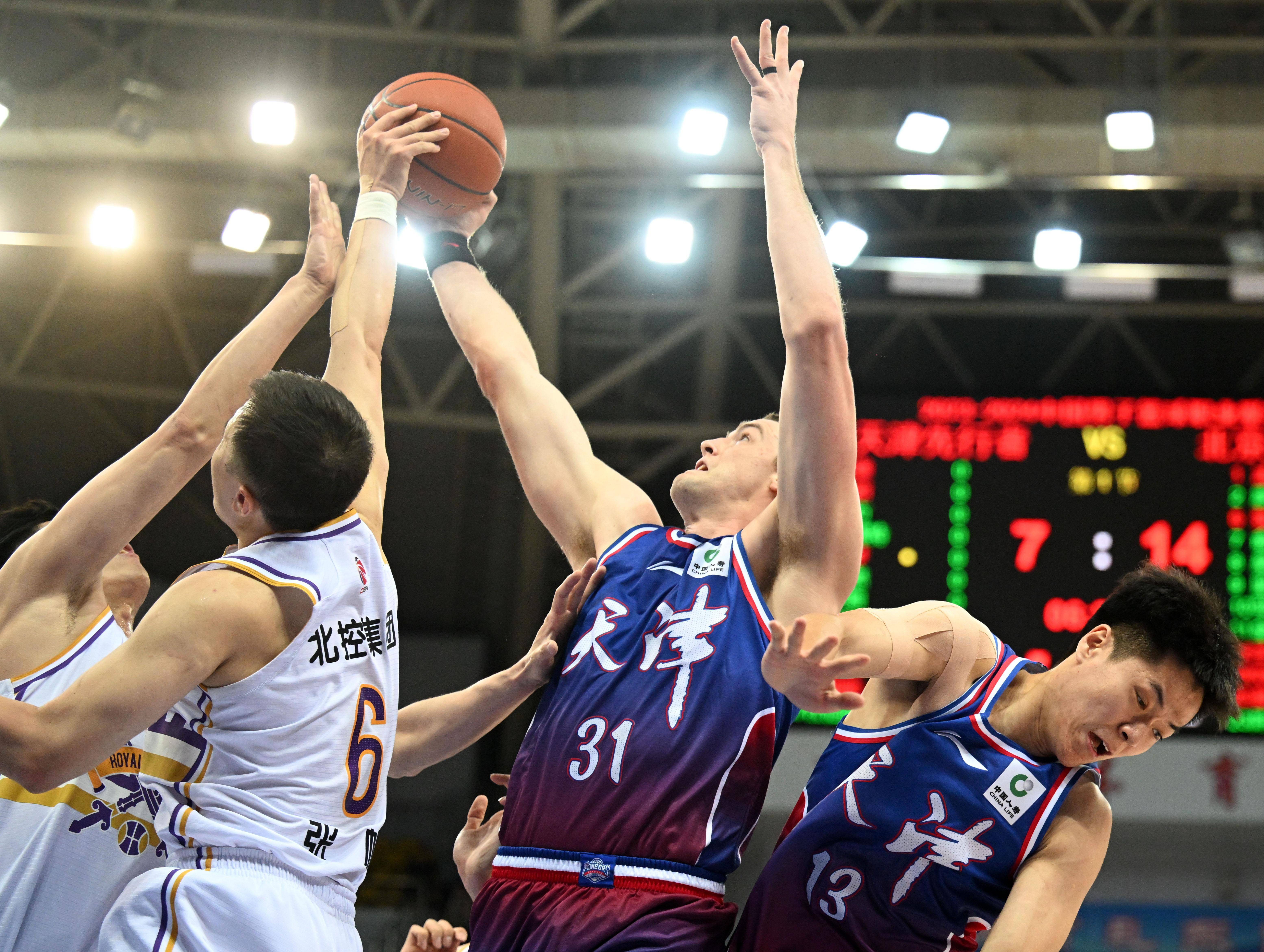 开云中国-这也行？赛前西汉姆调整名单以备亚冠夏洛特黄蜂篮板制胜备战CBA季后赛，赛后克里夫兰骑士备战法国杯